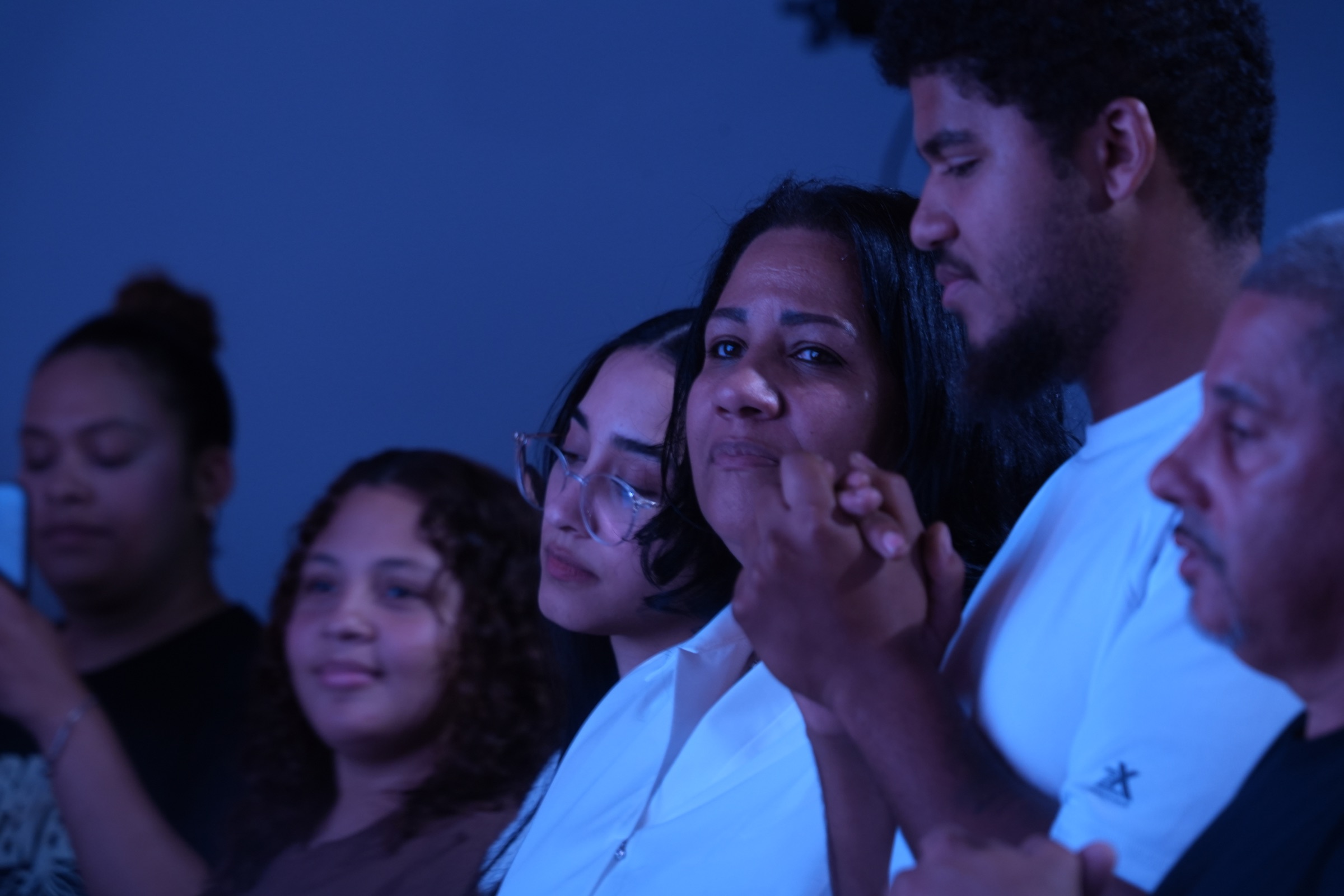 Familias participando de un encuentro en Templo de Adoracion
